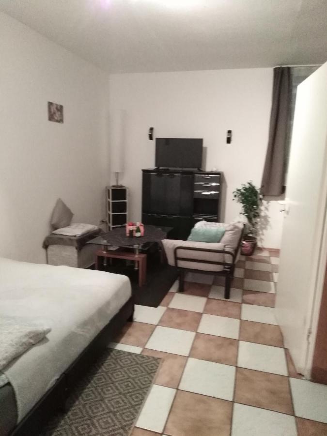 Studiowohnung, Neu Renoviert, Zentrale Lage Зарлуи Екстериор снимка